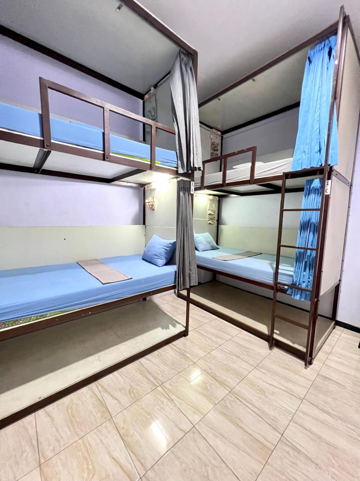 Mador Malang Dorm Hostel Esterno foto